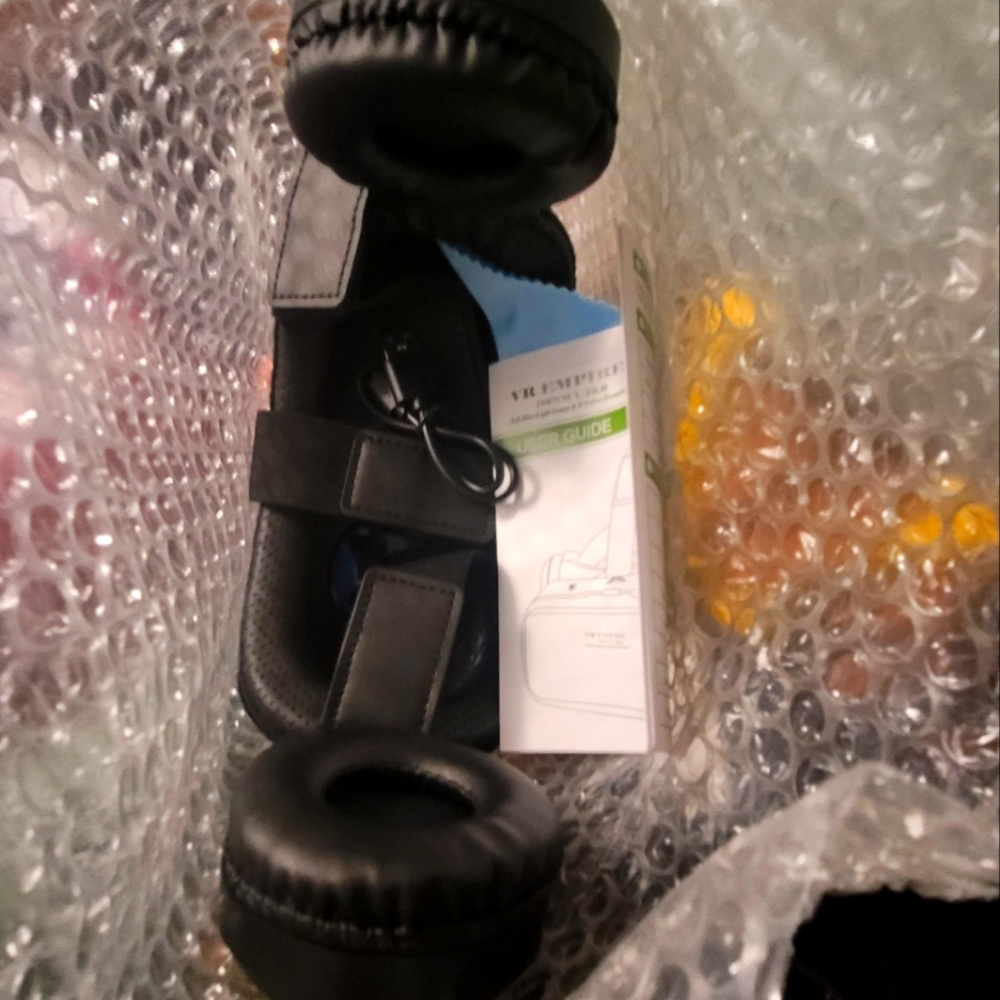 Virtual Reality (VR) Headsets - Picture 6 of 7